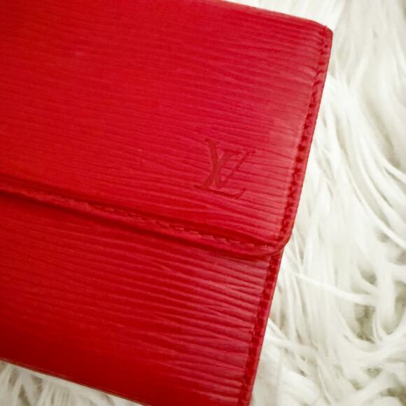 LOUIS VUITTON | Epi Leather Porte Trésor International Wallet Red Textured - Picture 3 of 13
